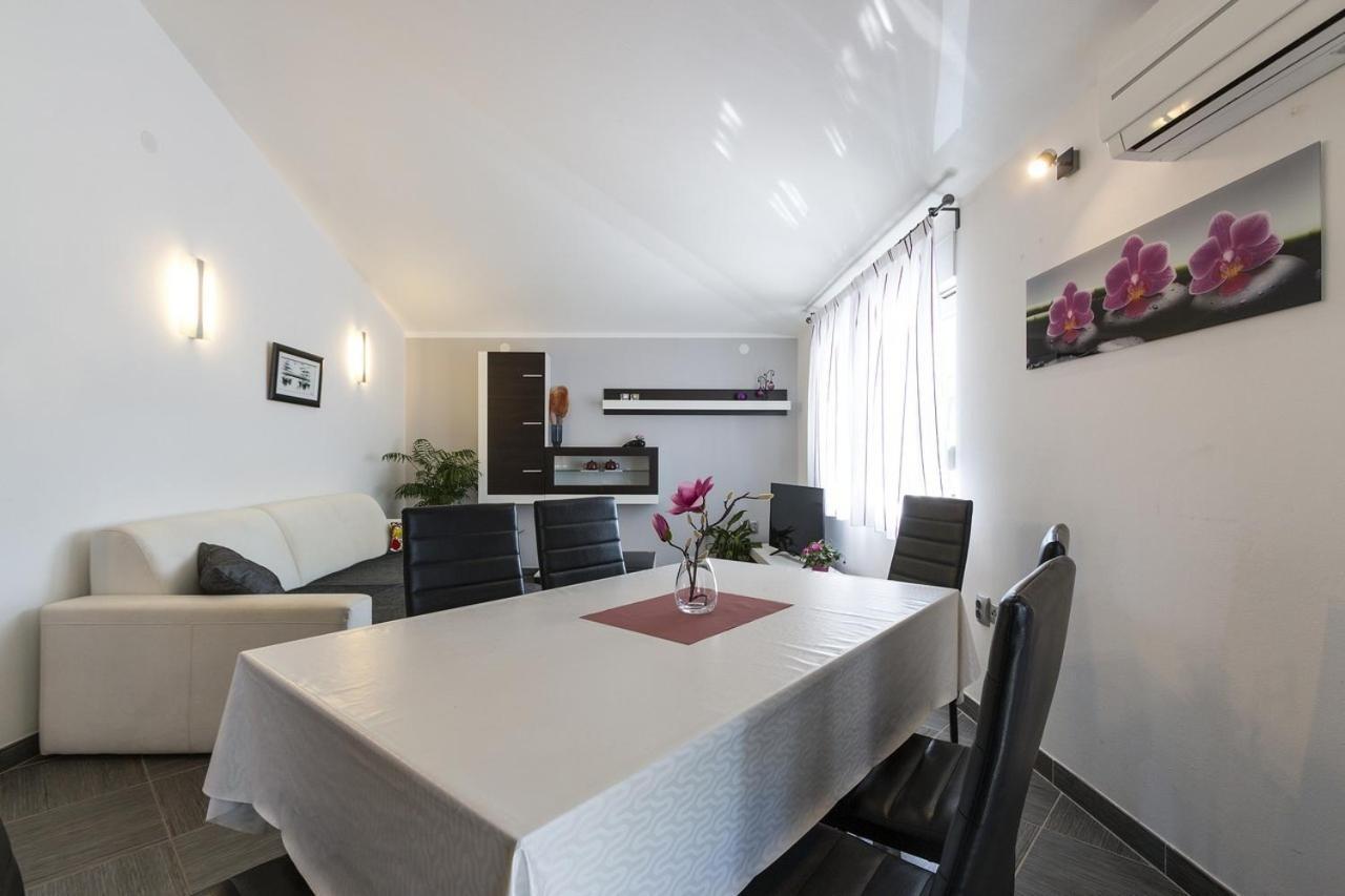 Apartment Carmen Pula Extérieur photo