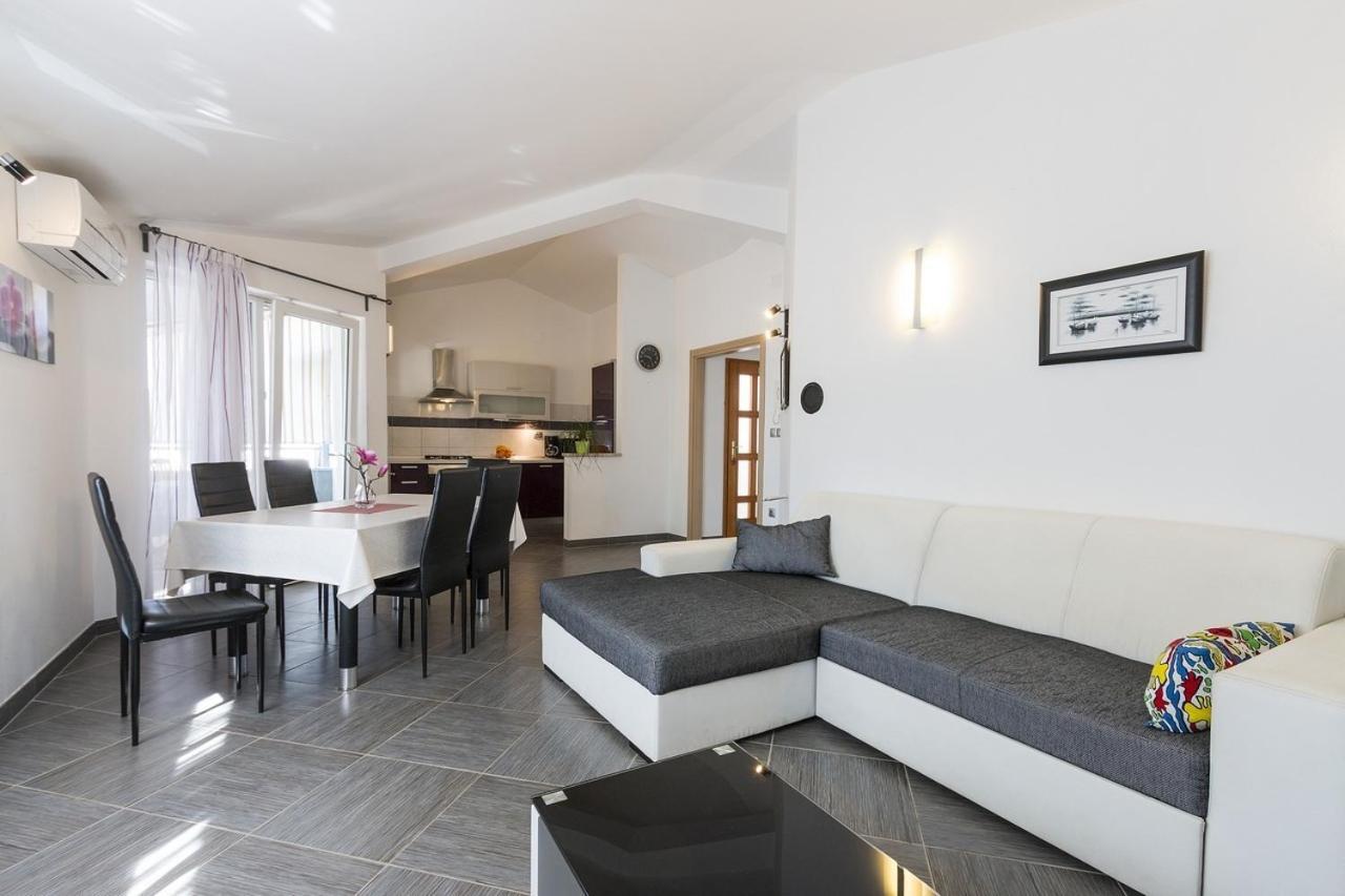 Apartment Carmen Pula Extérieur photo