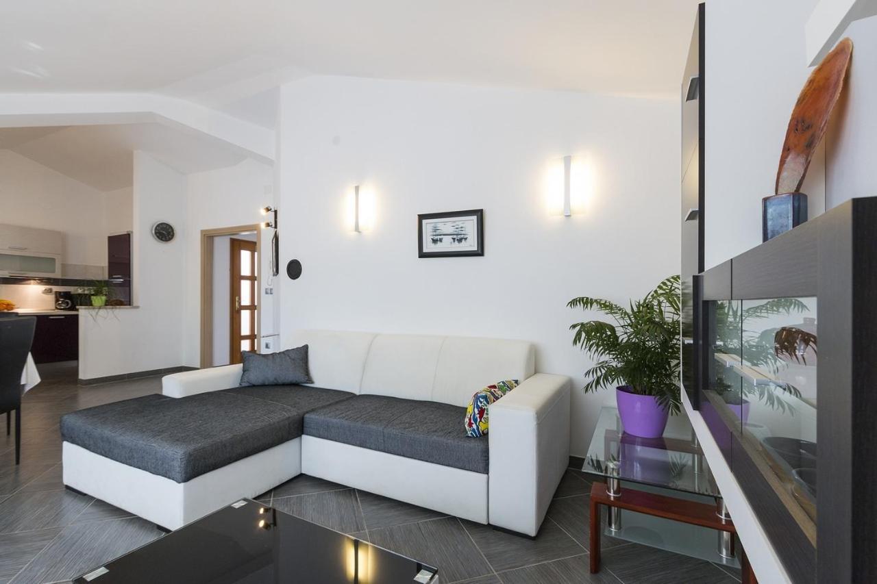Apartment Carmen Pula Extérieur photo