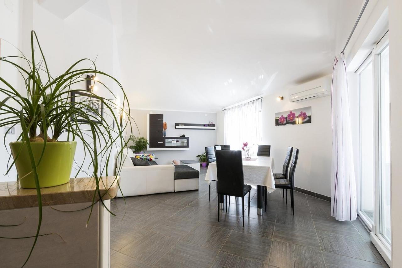 Apartment Carmen Pula Extérieur photo