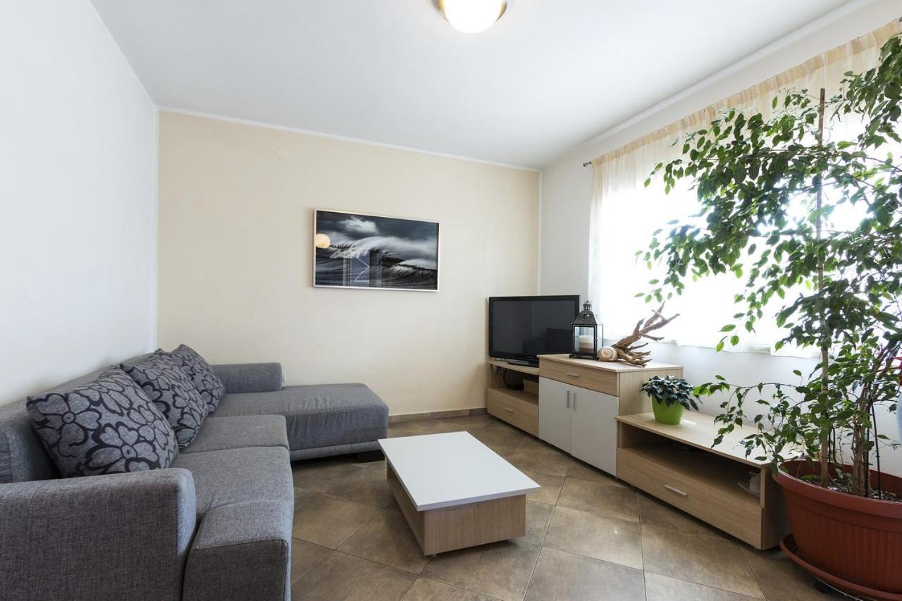 Apartment Carmen Pula Extérieur photo