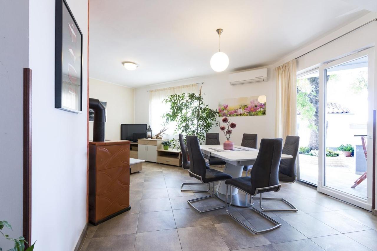 Apartment Carmen Pula Extérieur photo