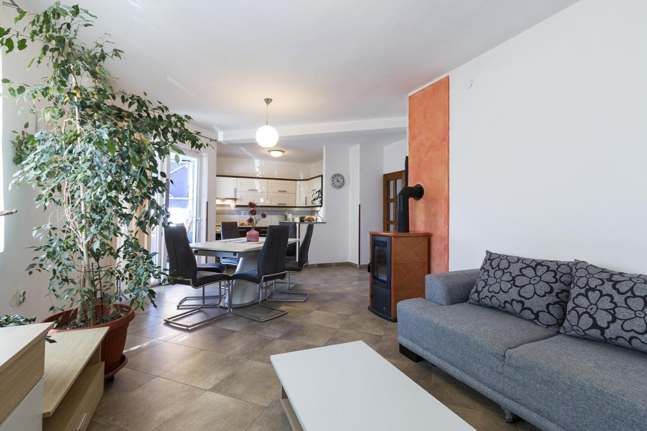 Apartment Carmen Pula Extérieur photo